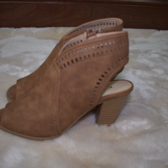 Chinese Laundry Peep Toe Booties Size 7.5 Brown Faux Leather Heeled Boots - Picture 5 of 13
